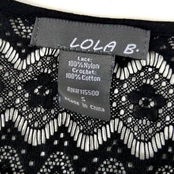 LOLA B. FLORAL LACE BATWING PEEPSLEVE BLACK TOP - Picture 3 of 7